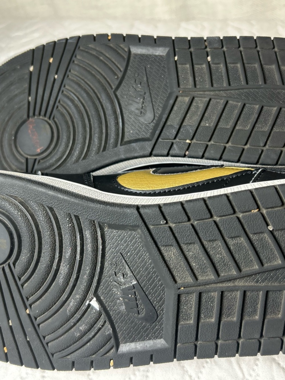 Air Jordan 1 Low FlyEase Black Metallic Gold DM1206-071 - Picture 6 of 9